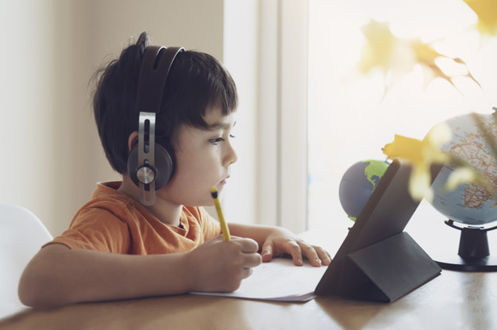 Ilustrasi Sekolah Online