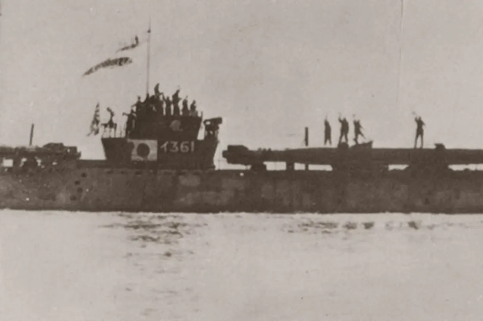 Kaiten, torpedo kamikaze bawah air Jepang pada Perang Dunia Kedua, lambang kesetiaan pada kekaisaran dan patriotisme tanpa pamrih.