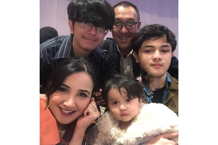 Andi Soraya dan keluarga