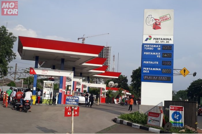 Ilustrasi plang SPBU Pertamina yang terdapat kode