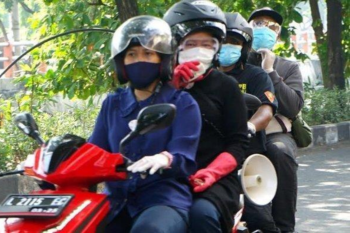 Tri Rismaharini ditunjuk jadi Mensos, suka blusukan naik motor listrik Gesits