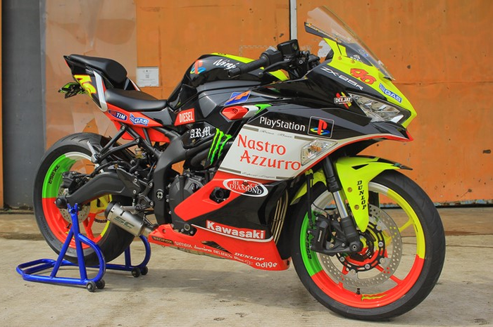 Kawasaki Ninja ZX-25R airbrush Valentino Rossi dari ARM Motor