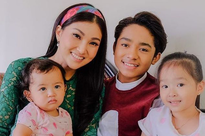 Kini jadi bagian keluarga selebriti, tabiat Betrand Peto yang tak diduga ini sempat bikin Sarwendah tak enak hati hingga meminta maaf pada artis ini