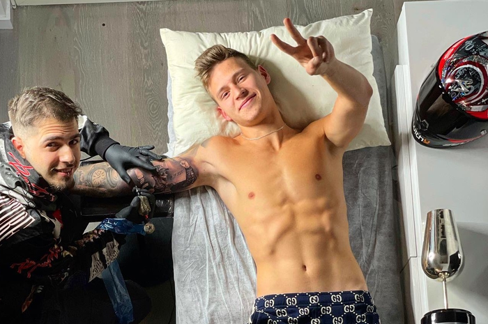 Fabio Quartararo membuat tatto untuk motoGP 2021