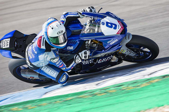 Gak ada pembalap Indonesia di Moto2 2021, tapi ada Indonesia di kejuaraan dunia ini. Pembalap Indonesia Galang Hendra Pratama di WorldSSP 2021