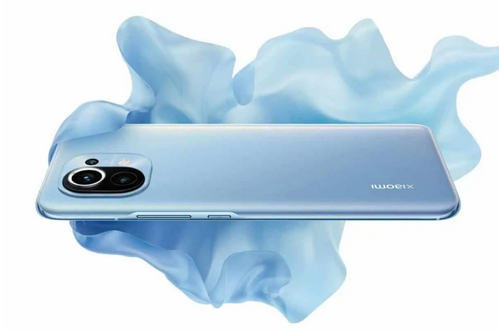 Xiaomi Mi 11 Series varian warna biru.
