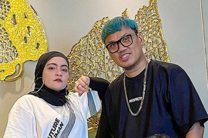 Astrid dan Uya Kuya