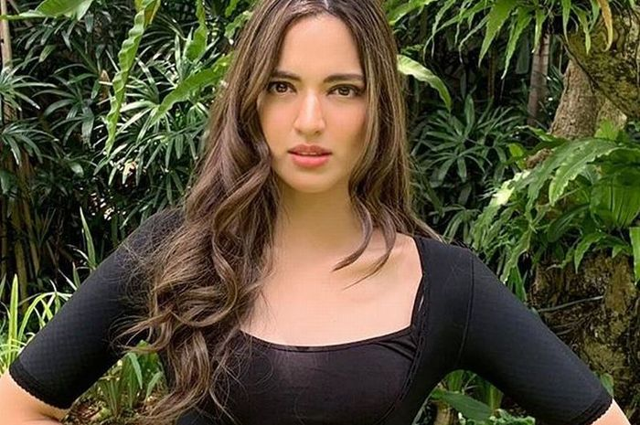 Profil Nia Ramadhani, Karier dan Kisah Asmara Sang Menantu Konglomerat