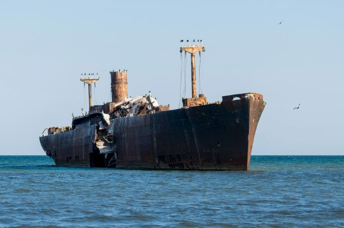 Terdampar di Pulau Terpencil Tepat di Tengah-tengah Samudra Pasifik, Kapal Hantu Ini Mengangkut 'Barang Haram' Senilai Lebih dari Rp1 Triliun