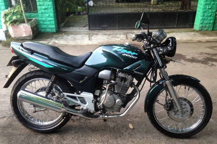 Ilsutrasi Honda Tiger 2000, motor legendaris yang jadi buruan dan harganya mahal.