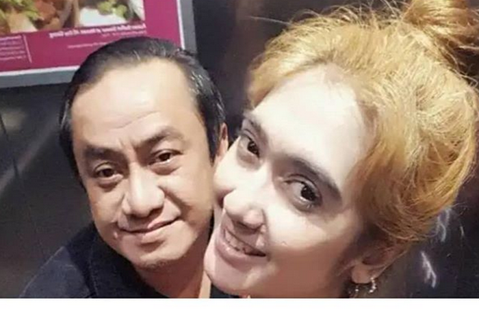 Foto Revi Mariska dan sang suami