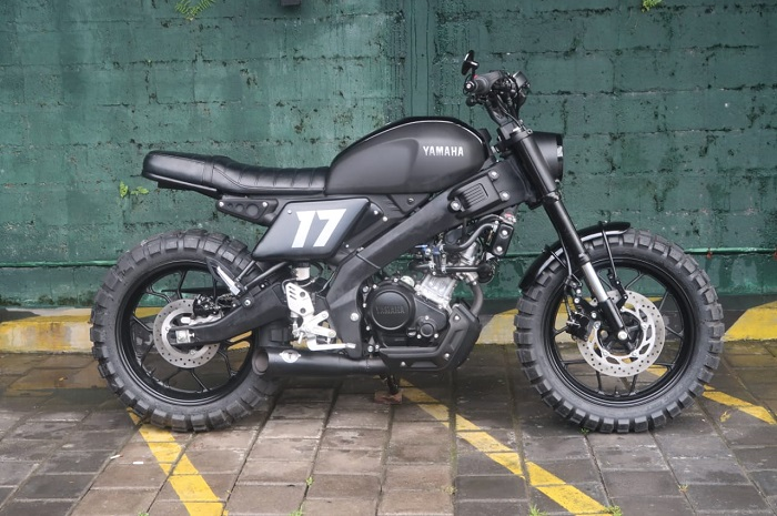 Modifikasi motor Yamaha XSR 155 jadi scrambler kepunyaan Irfan Bachdim.