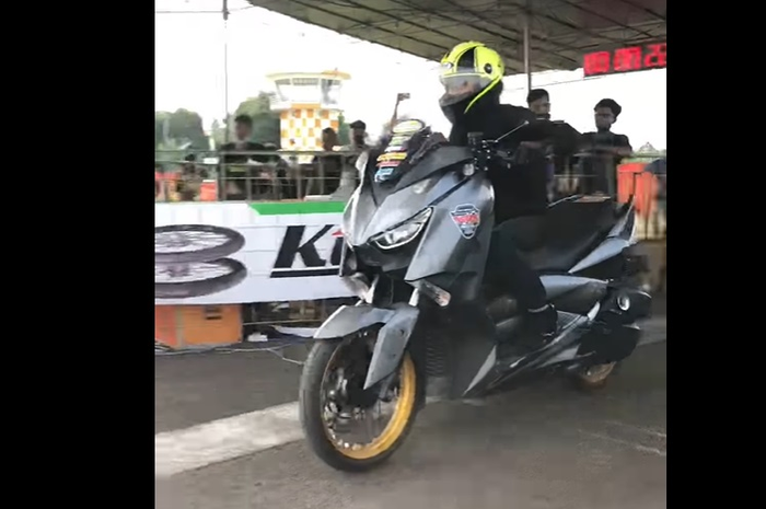 Balap dengan tampang standar, Yamaha XMAX jadi juara drag bike kelas bracket 9 detik pada ajang Kejurda Bodisa Drag Bike dan Drag Race 201M, (2/1/2021).