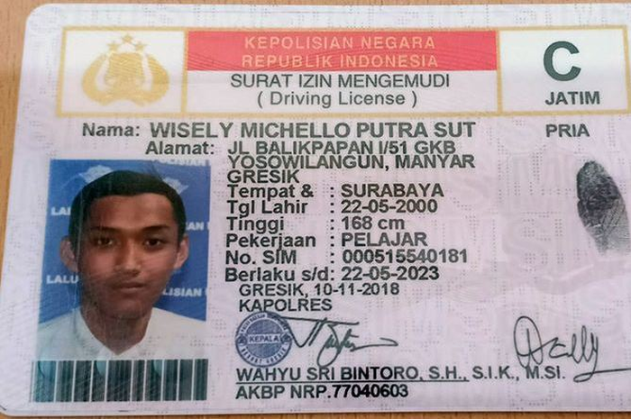 Ilustrasi pelajar yang membuat SIM dengan jalur murni tes