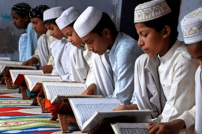 Ilustrasi siswa mengaji Al Quran