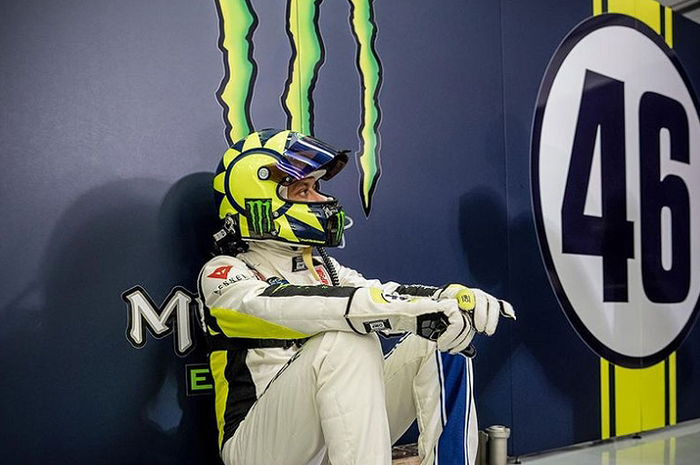 Pembalap tim Petronas Yamaha SRT, Valentino Rossi sedang melakukan balap endurance 12 jam di Bahrain akhir pekan ini. 