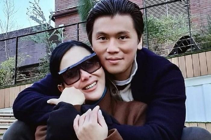 Syahrini dan Reino Barack