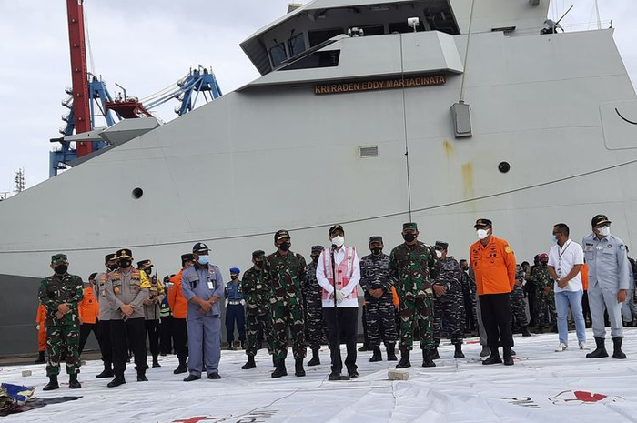 Proses pencarian black box Sriwijaya Air SJ 182 mulai menemui titik terang. Hal ini diungkapkan Panglima TNI Marsekal TNI Hadi Tjahjanto saat konferesi pers di Jakarta International Container Terminal (JICT) 2 Tanjung Priok, Minggu (10/1/2021).(KOMPAS.com/NIRMALA MAULANA ACHMAD)  