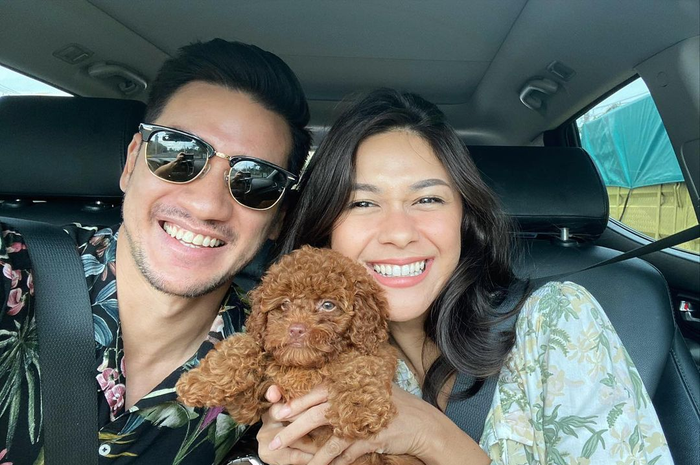 Nana Mirdad  dan Andrew White