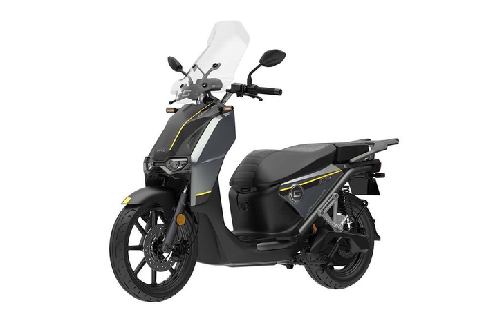Motor listrik Super Soco CPx, desainnya ala skuter adventure nih bro!