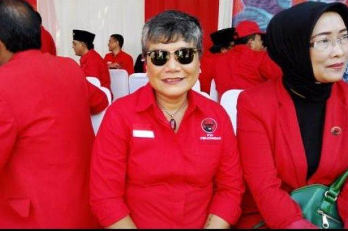 Politisi PDI Perjuangan Ribka Tjiptaning menolak untuk divaksin dan mempertanyakan pergantian menteri kesehatan pada momentum pengadaan vaksin Covid-19 