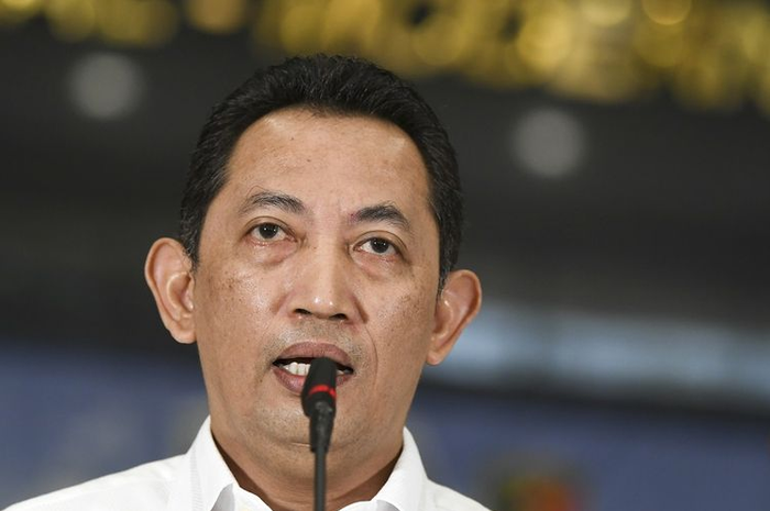 Kabareskrim Polri Komjen Pol Listyo Sigit Prabowo memberikan keterangan pers di kantor Bareskrim Mabes Polri, Jakarta, Selasa (15/12/2020). Komjen Listyo Sigit Prabowo mengatakan bahwa pihaknya selalu berusaha transparan dan akan melibatkan pihak-pihak eksternal dalam mengusut kasus penembakan laska