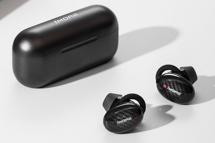 1More True Wireless ANC In-Ear Headphones earbuds kiri kanan dan casing charger