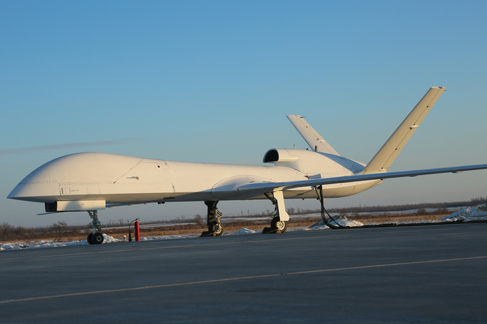 China lakukan penerbangan perdana Drone WJ-700 yang memiliki kemampuan tempur canggih, sanggup membawa amunisi lebih besar.