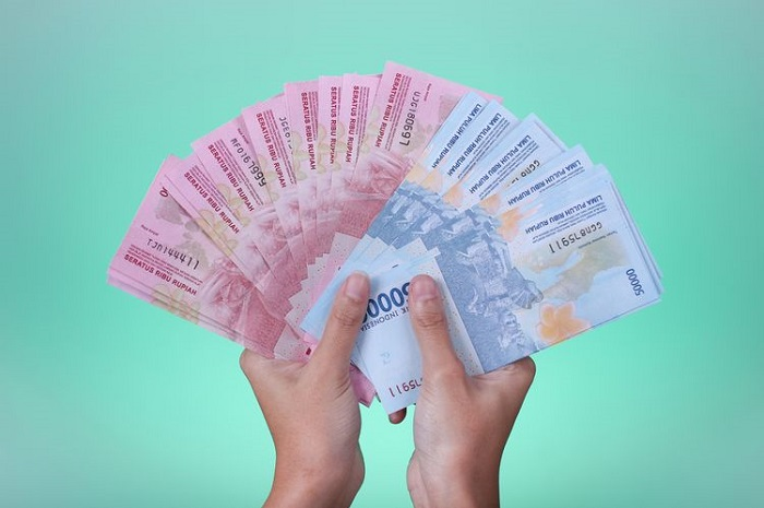 Ilustrasi uang tunai. BLT Rp 2,4 Juta Diganti Bantuan Rp 3,55 Juta, Nih Cara Daftarnya