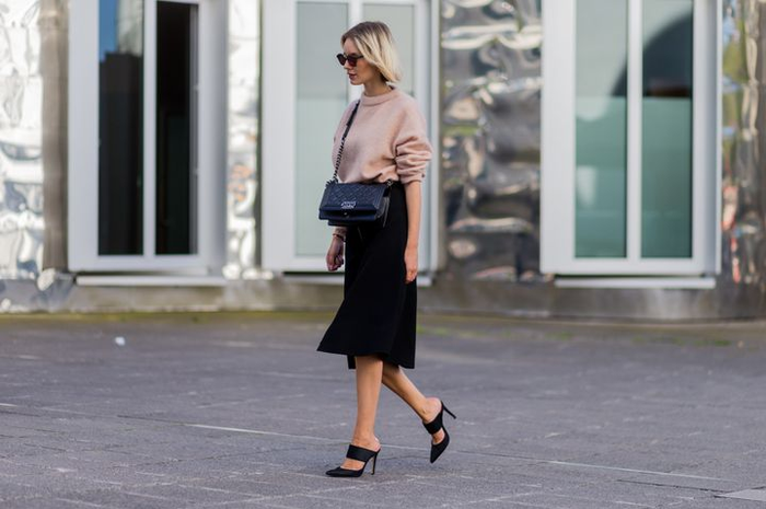 Ilustrasi mix and match rok dan sepatu