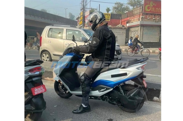 Motor listrik Suzuki Burgman Electric dites di jalan, siap jegal Honda PCX Electric?