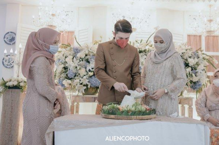 Zaskia Sungkar dan Irwansyah di acara tujuh bulanan, Jakarta Selatan, Minggu (17/1/2021). 