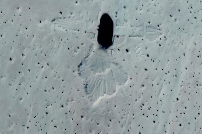 Penampakan aneh yang ditemukan di Gurun China oleh Google Maps.