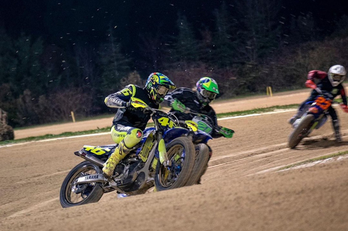 Gak peduli dingina, Valentino Rossi dan muridnya tetap jalani latihan di Motor Ranch VR46 Tavullia