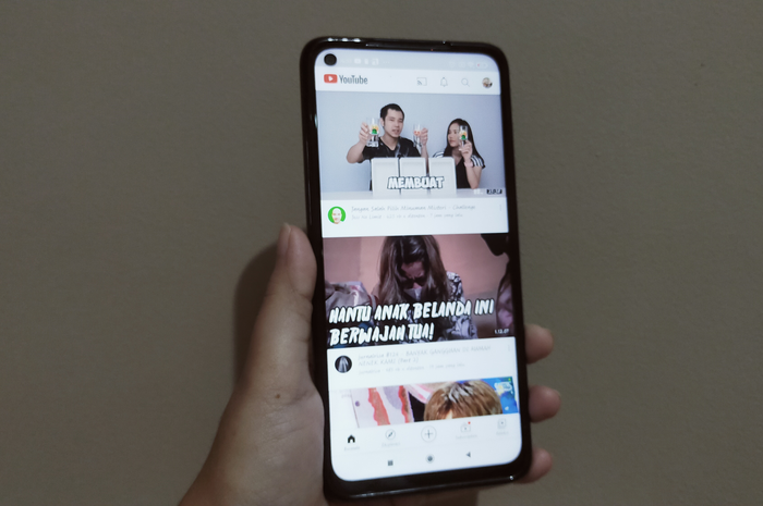 Ilustrasi menonton YouTube