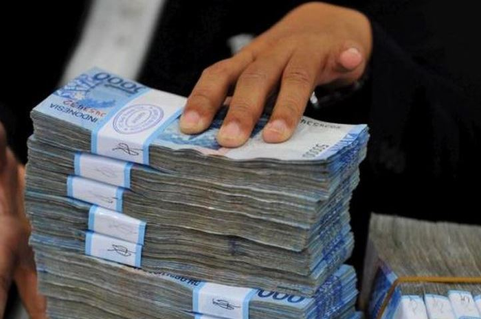 Ilustrasi uang. Daftar Bantuan Rp 3,55 Juta yang Baru Dibuka, Cepat Siapkan KTP
