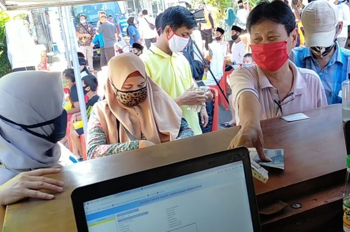 Ilustrasi konter bayar pajak kendaraan