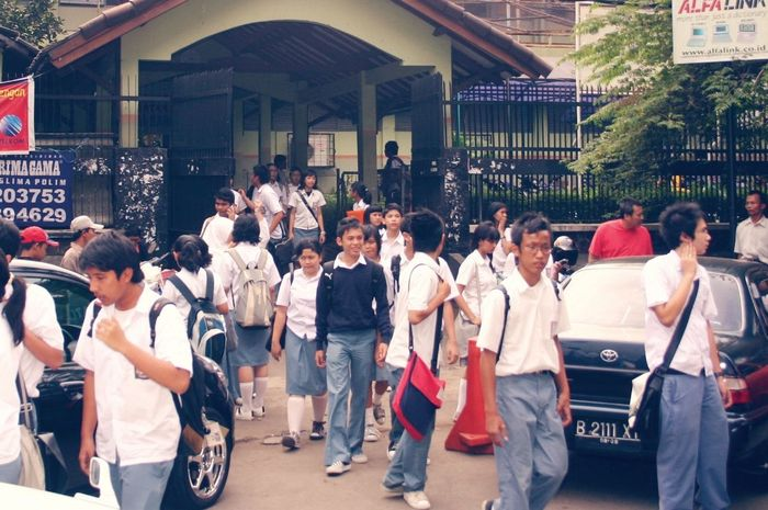 Ilustrasi murid-murid sekolah menengah 