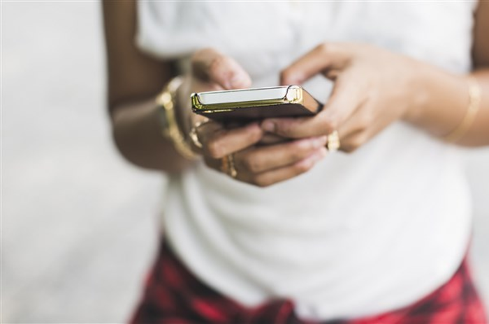 Mengatur jarak antara mata dan handphone