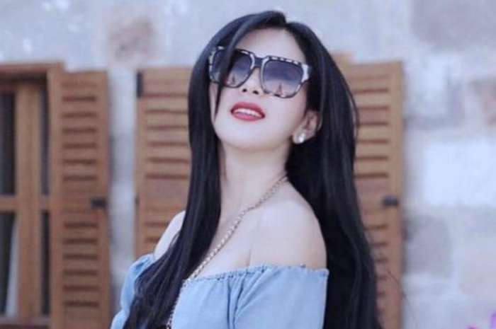 Pamer Tas Mungil yang Punya Mata dan Kaki Bak Tas Anak Kecil, Syahrini Sukses Bikin Netizen Spot Jantung Saat Bongkar Harganya: Sungguh Membagongkan
