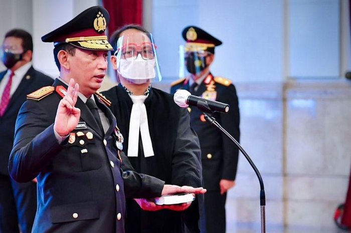 Calon Kapolri Komjen Pol Listyo Sigid Prabowo mengikuti upacara pelantikan yang dipimpin Presiden Joko Widodo di Istana Negara, Jakarta, Rabu (27/1/2021). Listyo Sigid Prabowo dilantik menjadi Kapolri menggantikan Idham Azis yang memasuki masa pensiun. 