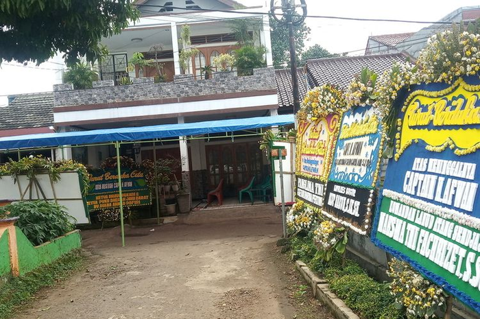 Kondisi Kediaman pilot Sriwijaya Air SJ 182, Kapten Afwan usai shalat gaib di Masjid Ad-daulah di Perum Cibinong Endah, Sukahati, Cibinong, Kabupaten Bogor, Jawa Barat, Jumat (15/1/2021)  
