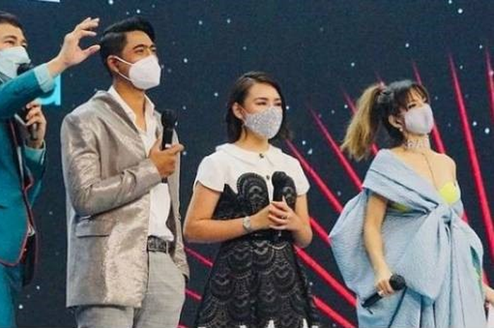 Raffi Ahmad dan Nia Ramadhani saat menjadi host di TikTok Awards Indonesia 2020 