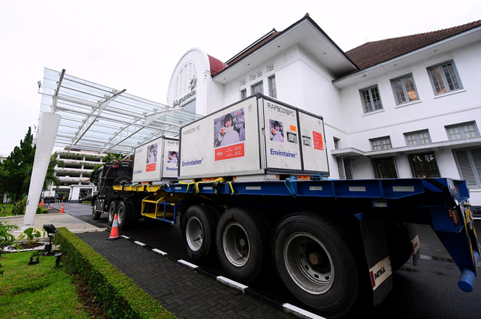 Vaksin Covid-19 tiba di Kantor Pusat Bio Farma Bandung, Jabar
