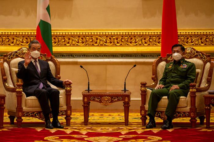 Pertemuan Menlu China Wang Yi dengan pemimpin militer Myanmar Min Aung Hlaing, China dicurigai terlibat dalam kudeta militer Myanmar