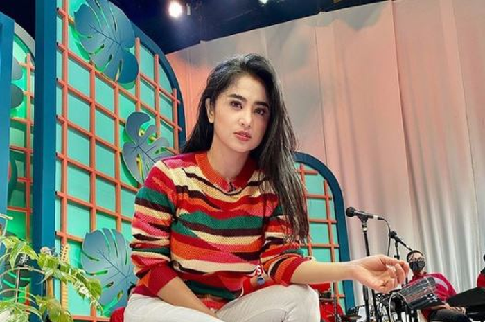Dewi Perssik 