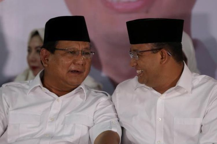 Ketua Umum Partai Gerindra, Prabowo Subianto (kiri), Calon gubernur DKI Jakarta nomor urut 3, Anies Baswedan memberikan keterangan pers di Kantor DPP Partai Gerindra, Jakarta Selatan, Rabu (15/2/2017). 