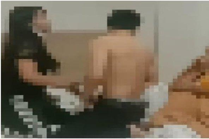 Ilustrasi video istri pergoki suami selingkuh di kamar kos