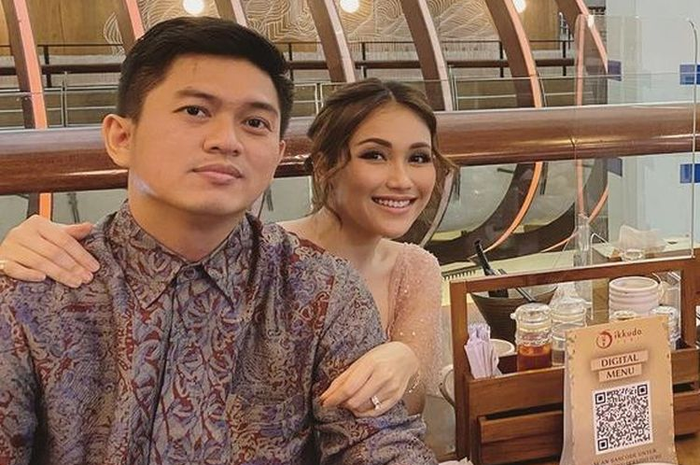 Adit Jayusman dan Ayu Ting Ting.
