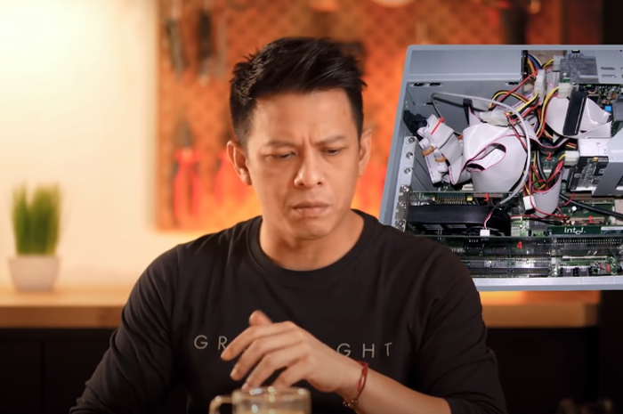 Ariel Noah menujukkan PC rakitan nya semasa dia SMP